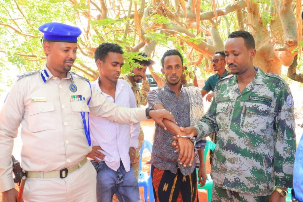 Saraakiisha Booliska Puntland iyo Dowlad-Deegaanka Soomaalida oo eedeysane kula kala wareegaya Galdogob