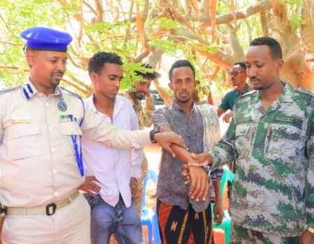 Saraakiisha Booliska Puntland iyo Dowlad-Deegaanka Soomaalida oo eedeysane kula kala wareegaya Galdogob