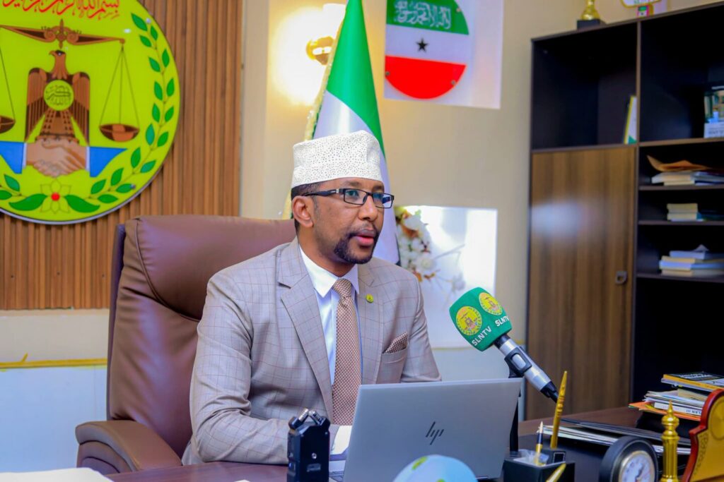 Wasiirka Warfaafinta Somaliland Barkhad Jaamac Batuun oo ka hadlaya arrinta maxaabiista