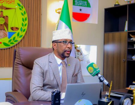 Wasiirka Warfaafinta Somaliland Barkhad Jaamac Batuun oo ka hadlaya arrinta maxaabiista