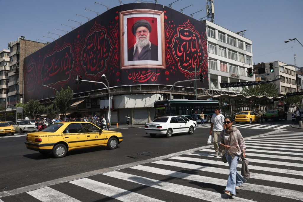 Dad maraya boor weyn oo Tehran ku yaalla xilli la soo jeediyey xabbad-joojin Iran iyo Mareykanka ah