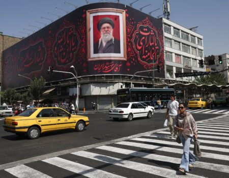 Dad maraya boor weyn oo Tehran ku yaalla xilli la soo jeediyey xabbad-joojin Iran iyo Mareykanka ah