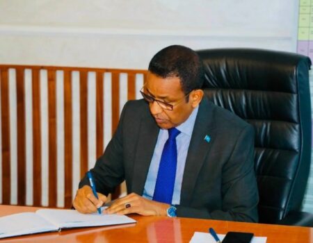 Mas’uuliyiin Soomaali iyo Kenyan ah oo ka wada hadlaya aqoonsiga shahaadooyinka ardayda