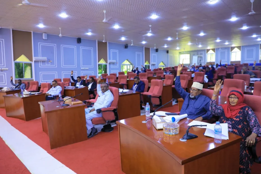 Xildhibaannada Golaha Wakiillada Puntland oo fadhi ku leh xarunta baarlamaanka Garoowe