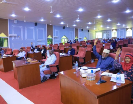 Xildhibaannada Golaha Wakiillada Puntland oo fadhi ku leh xarunta baarlamaanka Garoowe
