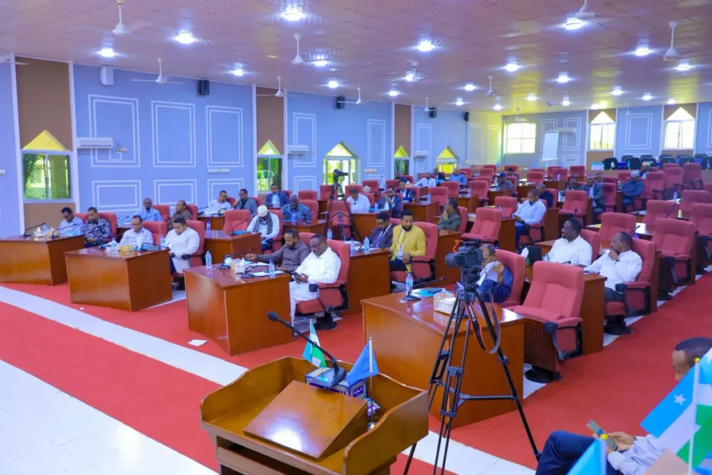 Golaha Wakiillada Puntland oo ka doodaya wax-ka-beddelka xeerka xisbiyada