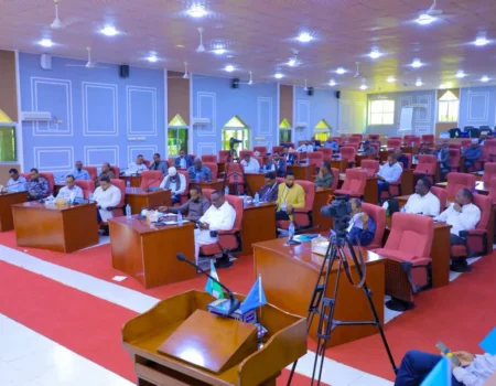 Golaha Wakiillada Puntland oo ka doodaya wax-ka-beddelka xeerka xisbiyada
