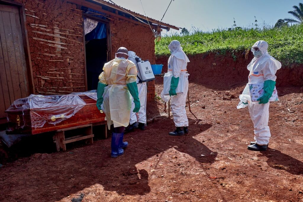 Shaqaalaha Laanqeyrta Cas oo qalab ilaalin wata xilli ay ka jawaabayaan Ebola gudaha Congo