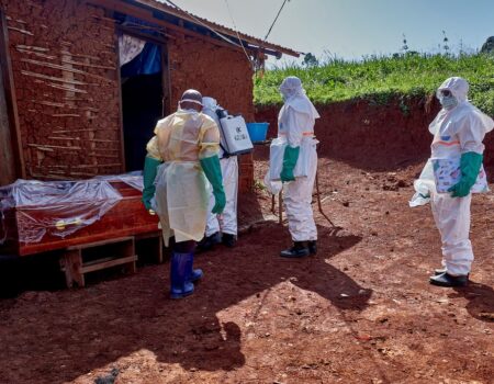 Shaqaalaha Laanqeyrta Cas oo qalab ilaalin wata xilli ay ka jawaabayaan Ebola gudaha Congo