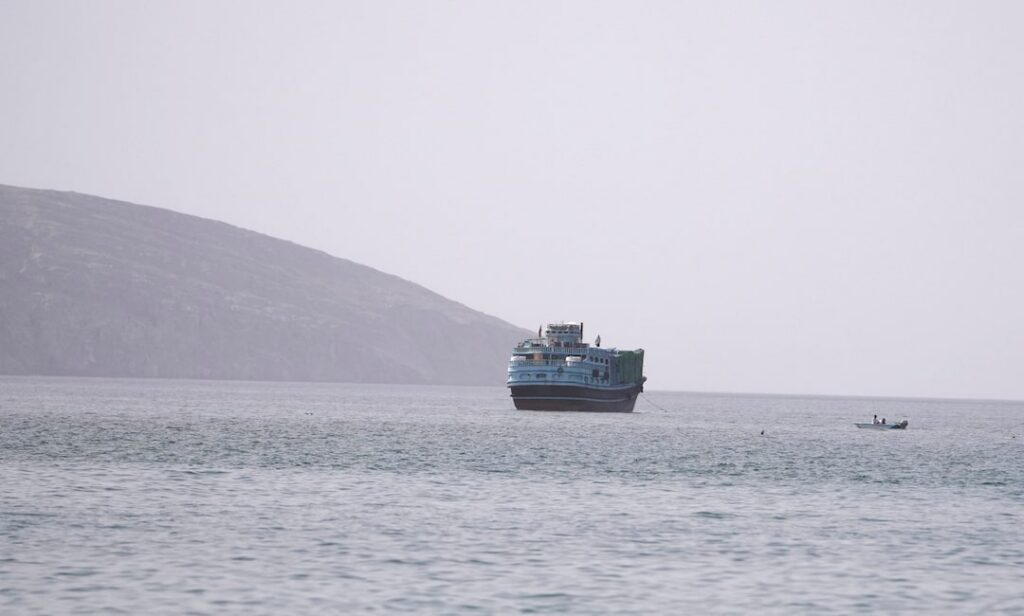 Markab maraya Marinka Hormuz oo laga arkayo Musandam ee Cumaan