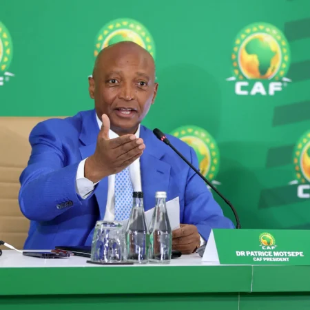 Madaxweynaha CAF Patrice Motsepe oo ka hadlay diyaar-garowga AFCON 2027