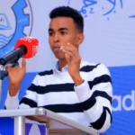 Wariye Shucayb Daad Maxamed oo makarafoon ka hadlaya munaasabad ka dhacday Puntland