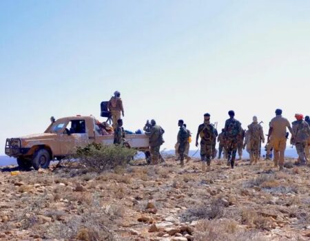 Ciidamo daraawiishta Puntland ah iyo gaari ciidan oo jooga dhulka buuraleyda Calmiskaad ee gobolka Bari