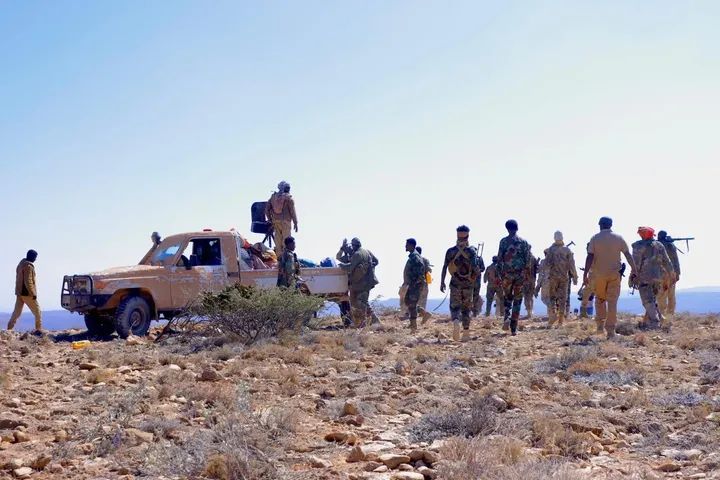 Ciidamo daraawiishta Puntland ah iyo gaari ciidan oo jooga dhulka buuraleyda Calmiskaad ee gobolka Bari
