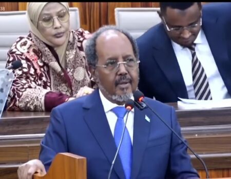 Madaxweyne Xasan Sheekh Maxamuud oo khudbad ka jeedinaya furitaanka kalfadhiga siddeedaad ee Baarlamaanka Federaalka