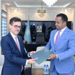 Wasiirka Arrimaha Dibadda Soomaaliya Cabdisalaan Cabdi Cali iyo danjiraha Aljeeriya Maxamed Caliim oo Muqdisho ku kulmay