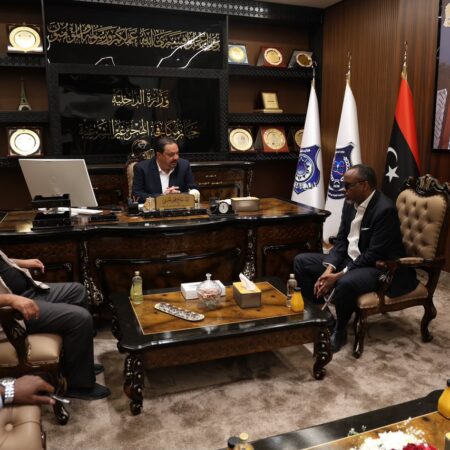Wafdi ka socda guddiga xuquuqda aadanaha Soomaaliya oo booqanaya xabsiga Qanfouda ee Benghazi
