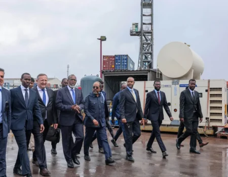 Madaxweyne Xasan Sheekh Maxamuud oo kormeeraya Dekedda Muqdisho