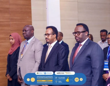 Masuuliyiin, ganacsato iyo khubaro ka qaybgalaya shirka fududeynta ganacsiga Soomaaliya ee Muqdisho