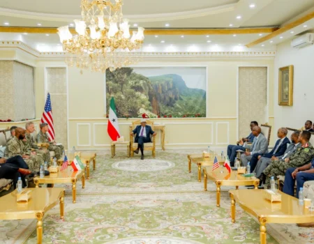 Cabdiraxmaan Cirro iyo Sarreeye Gaas Claude Tudor oo kulan amni ku leh Hargeysa