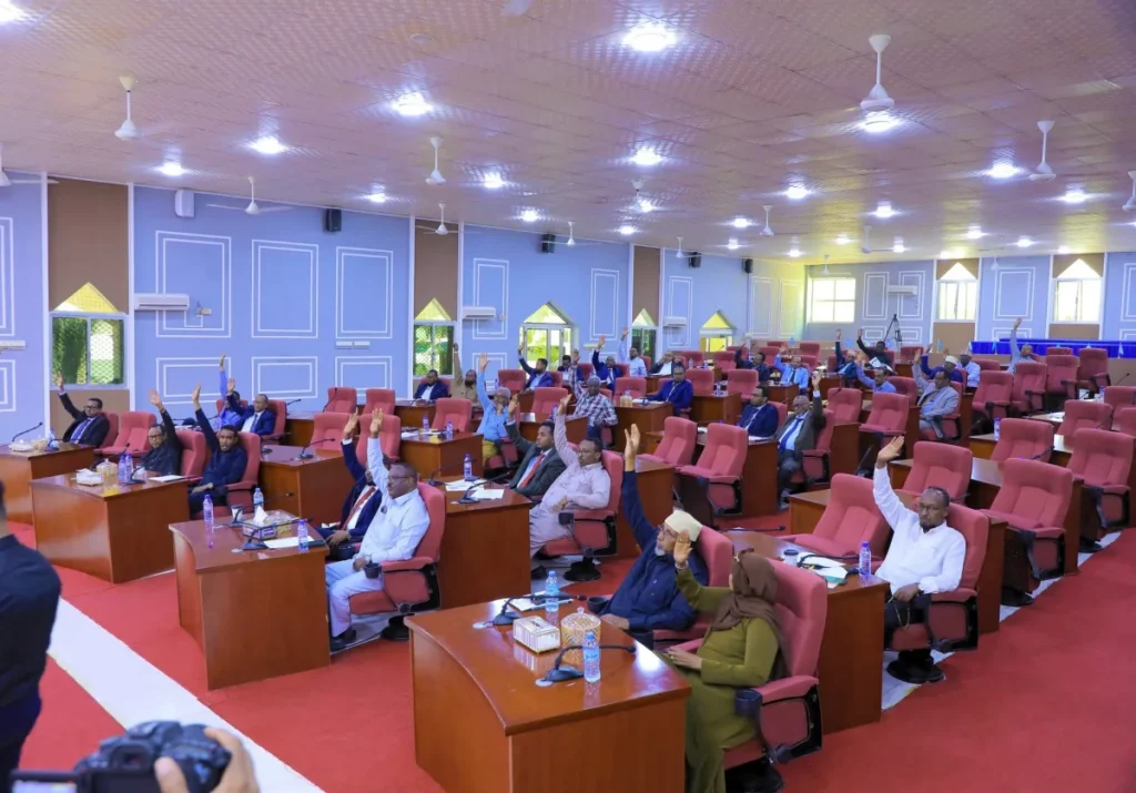 Golaha Wakiillada Puntland oo ka doodaya wax-ka-beddelka dastuurka