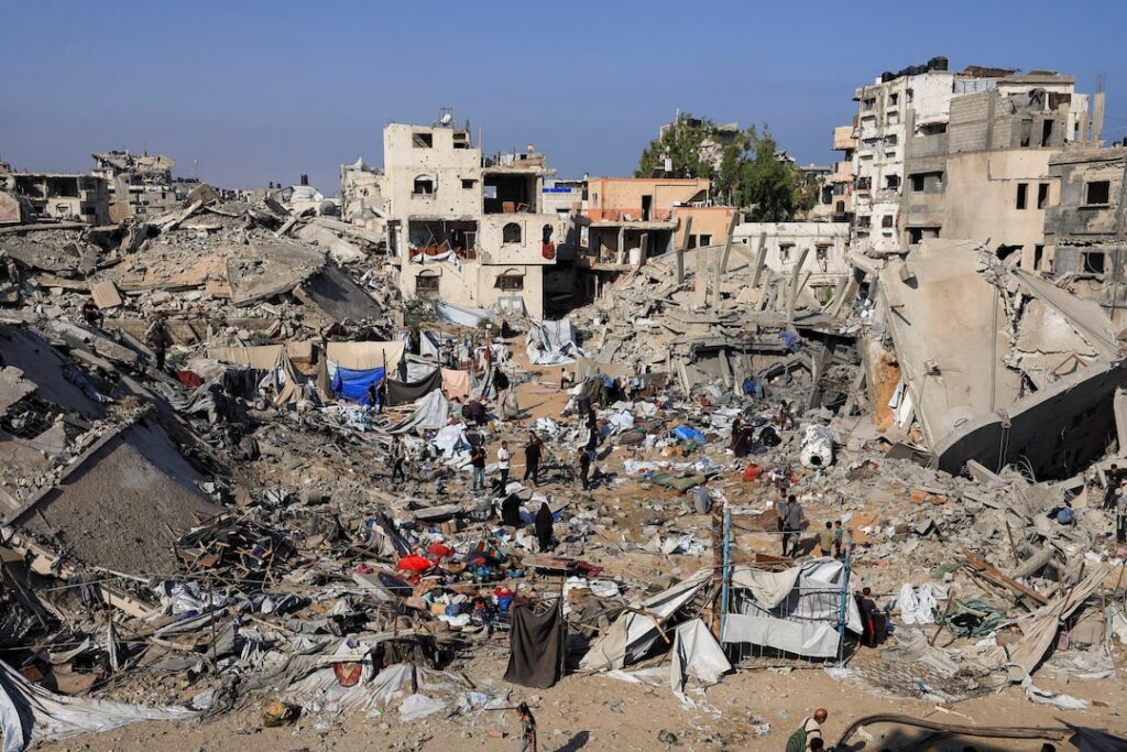 Falastiiniyiin dhex jooga dhismayaal ku burburay Gaza