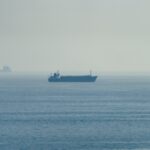 Maraakiib maraya marin-biyoodka Hormuz oo laga arkayo Musandam, Cumaan, 31-ka Luulyo 2026