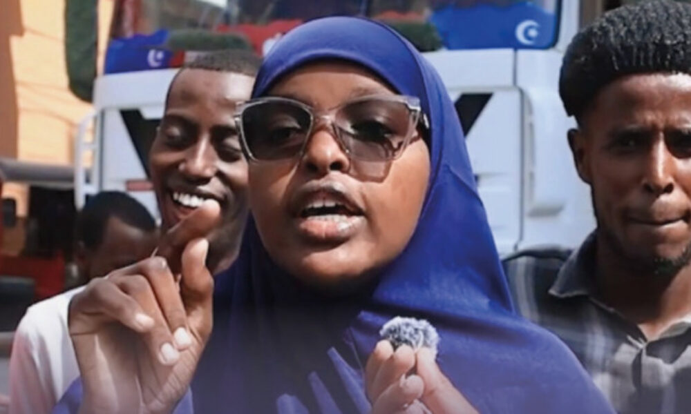 Sacdiya Bajaaj oo fadhida maxkamad ku taalla Muqdisho intii lagu jiray dhageysiga dacwadeeda