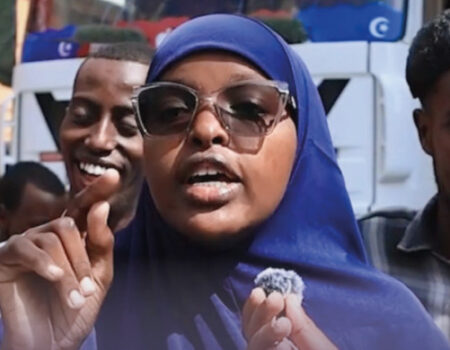 Sacdiya Bajaaj oo fadhida maxkamad ku taalla Muqdisho intii lagu jiray dhageysiga dacwadeeda