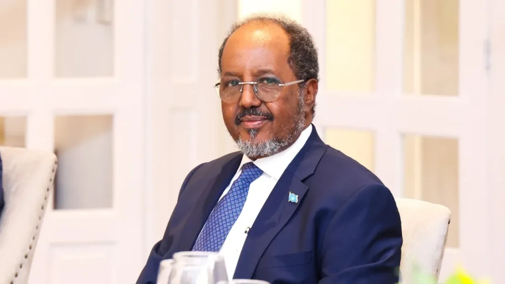 Madaxweyne Xasan Sheekh oo saxiixaya heshiiska ganacsiga xorta ah ee Afrika