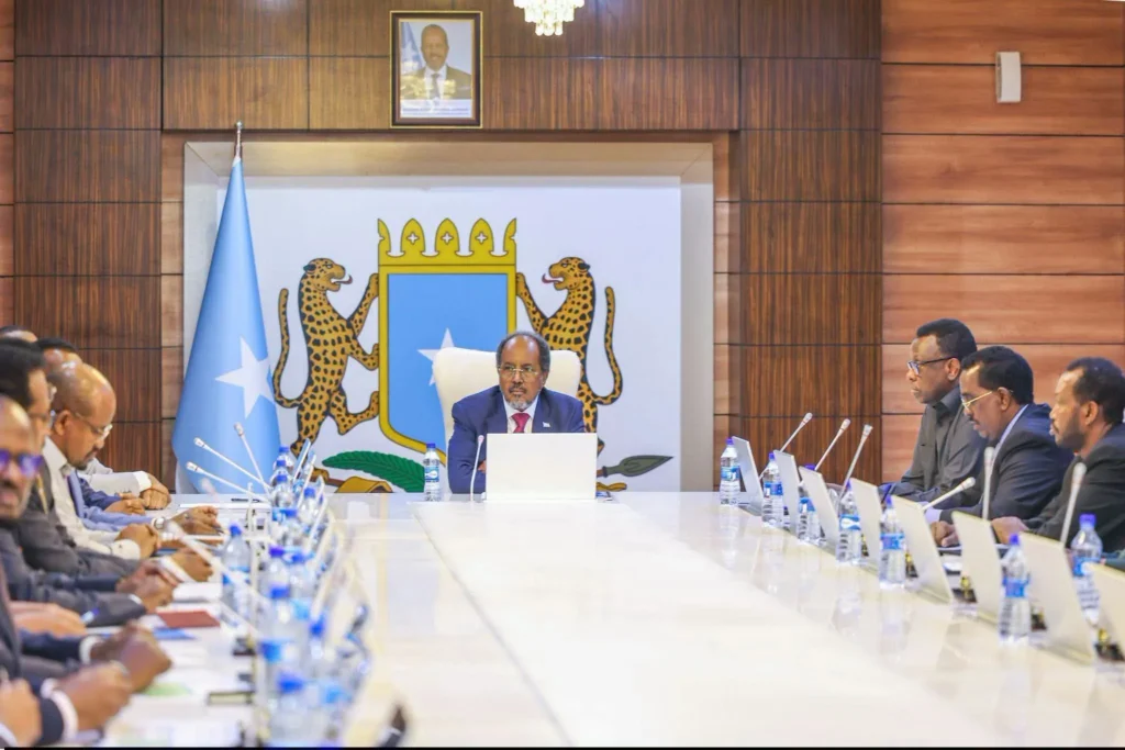 Madaxweyne Xasan Sheekh Maxamuud oo guddoominaya kulan Golaha Wasiirrada Soomaaliya