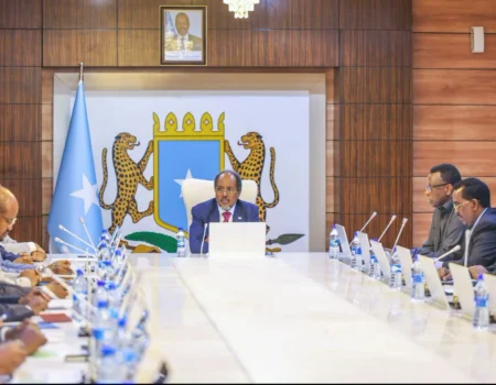 Madaxweyne Xasan Sheekh Maxamuud oo guddoominaya kulan Golaha Wasiirrada Soomaaliya